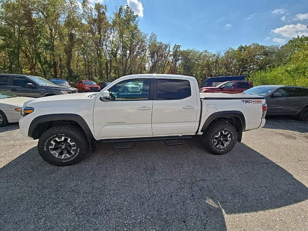 2021 Toyota Tacoma TRD Off-Road photo 2