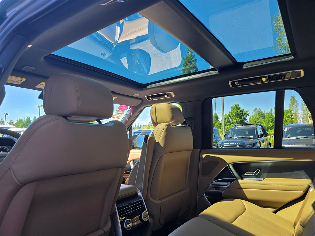 2025 Land Rover Range Rover SE photo 25
