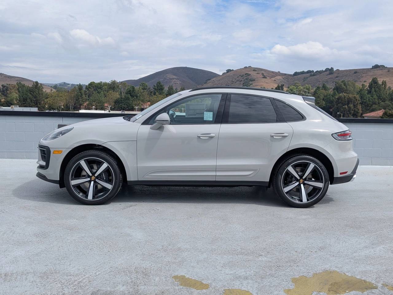 2026 Porsche Macan T photo 2