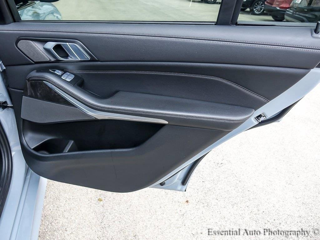 2023 BMW X7 - Image 27