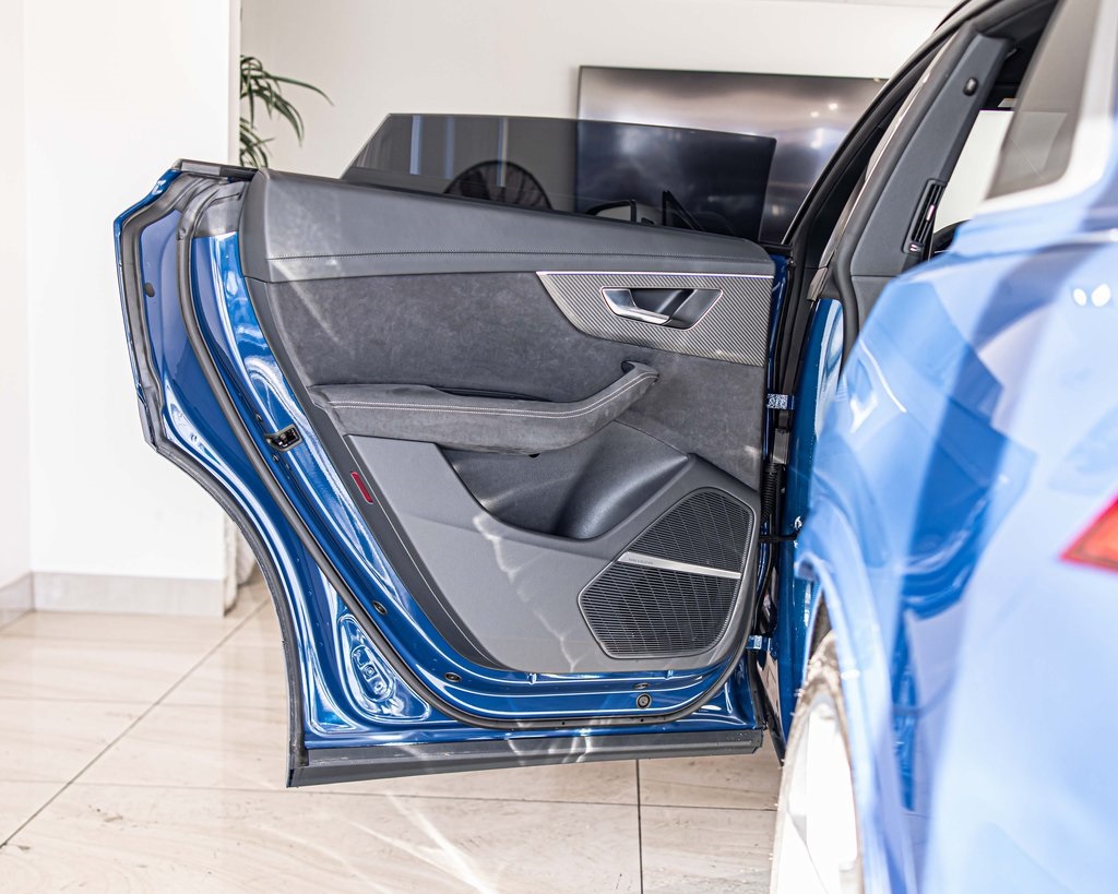 2025 AUDI RS Q8 - Image 34