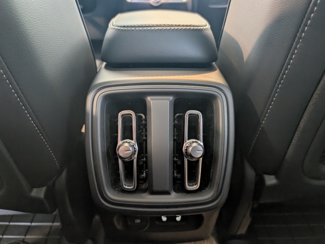 2023 Volvo XC40 Plus photo 30
