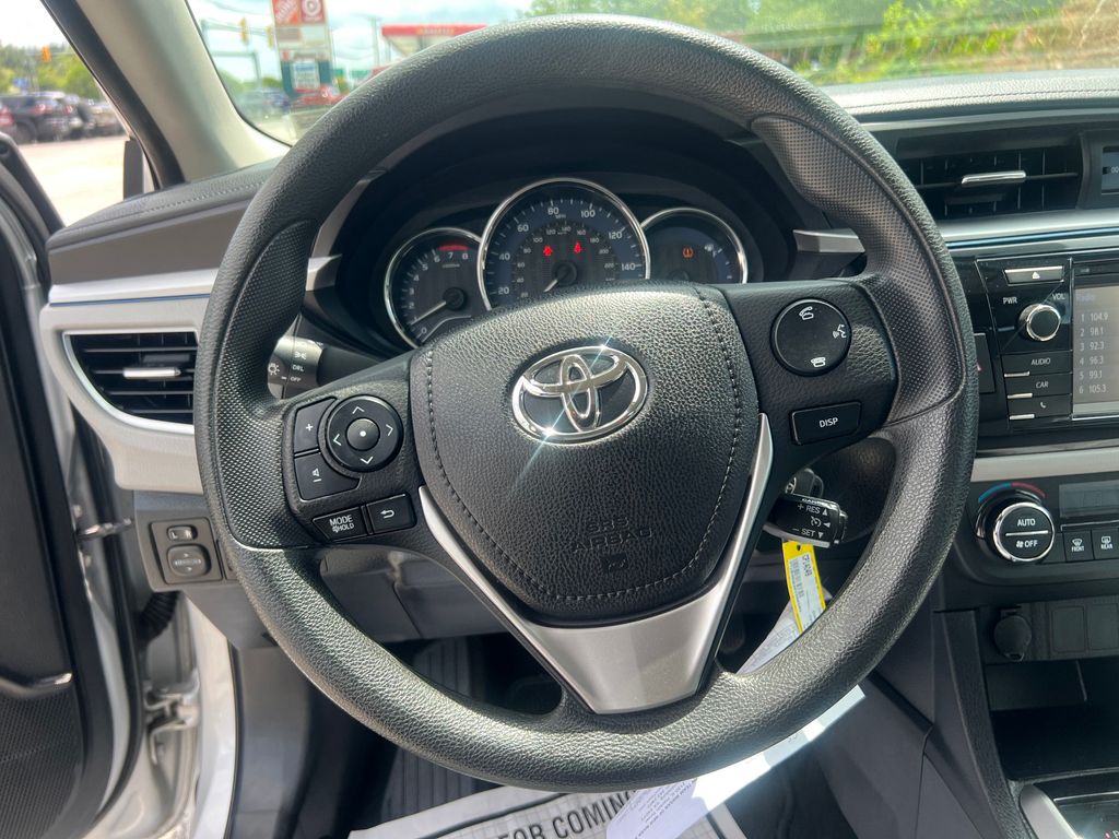 2014 Toyota Corolla LE photo 14