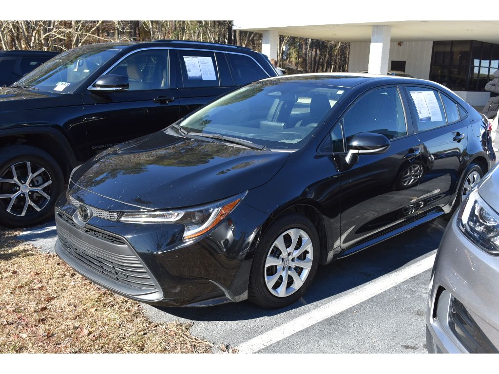 2024 Toyota Corolla LE's photo