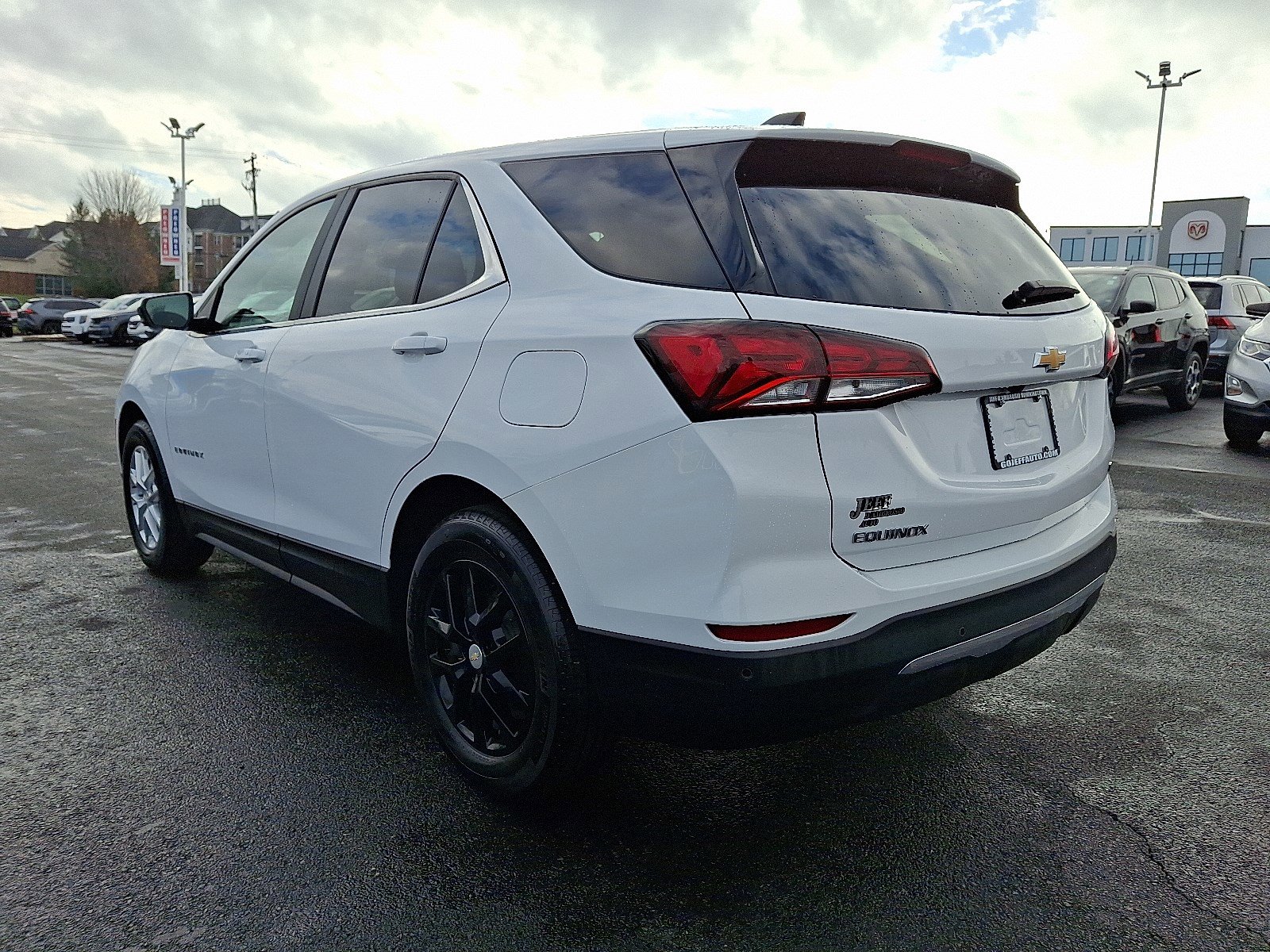 2024 Chevrolet Equinox LT photo 3