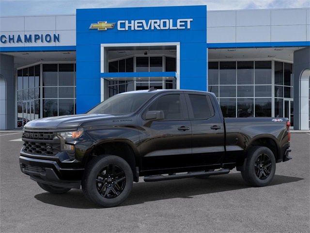 2025 Chevrolet Silverado 1500 Custom photo 2