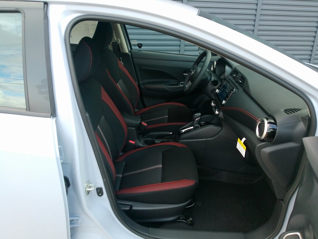 2025 Nissan Versa SR photo 11