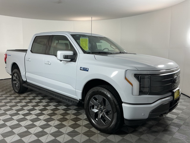 2025 Ford F-150 Lightning Lariat photo 3