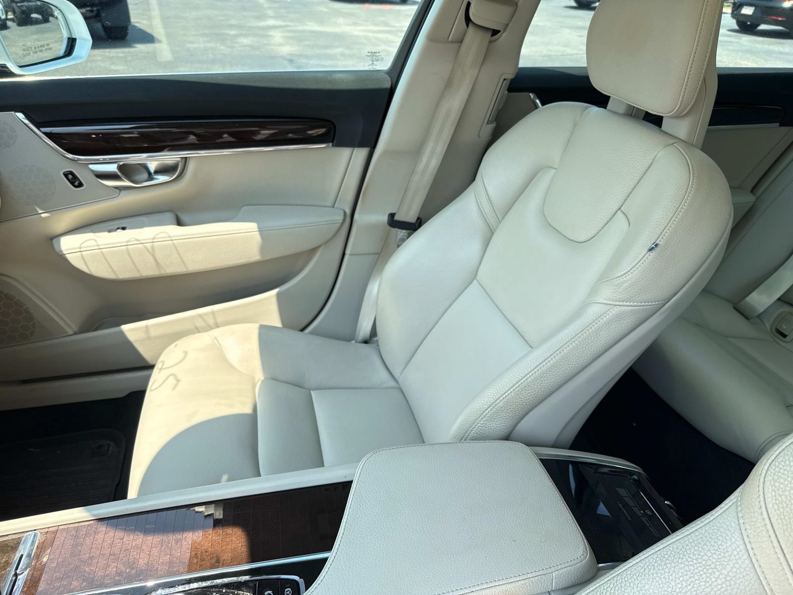 2018 Volvo S90 T6 Momentum photo 8
