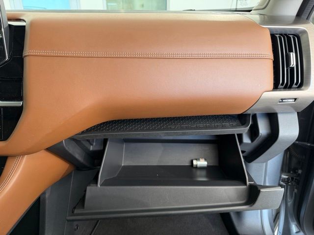 2022 Nissan Pathfinder Platinum photo 28