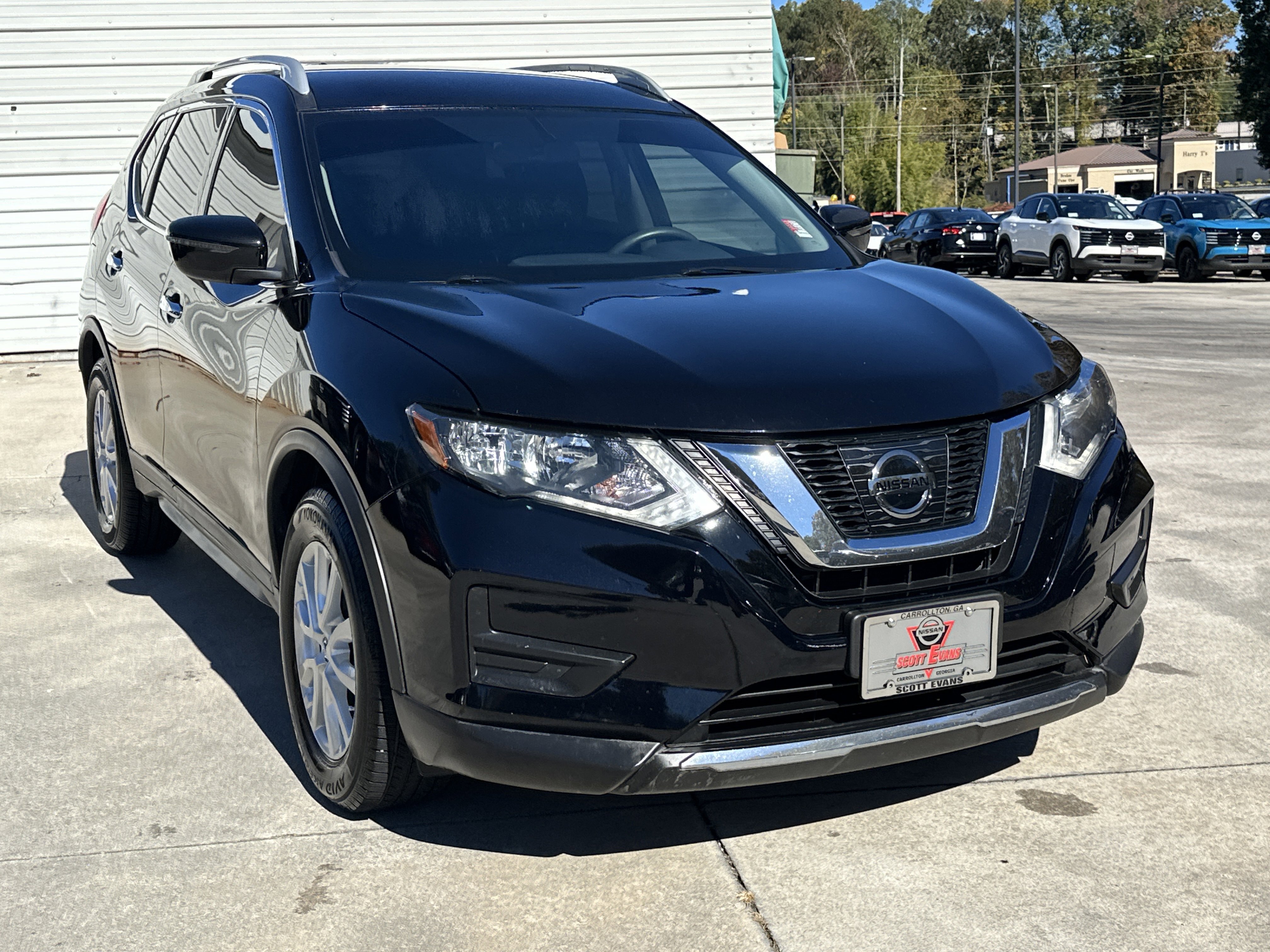 Used 2017 Nissan Rogue SV with VIN 5N1AT2MTXHC869223 for sale in Carrollton, GA