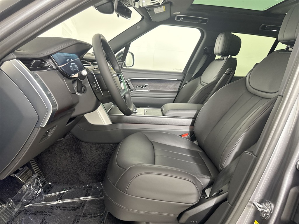 2025 Land Rover Range Rover SE photo 11