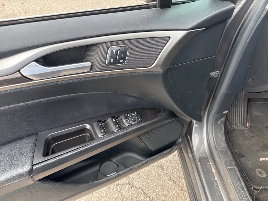 2017 Ford Fusion SE photo 49
