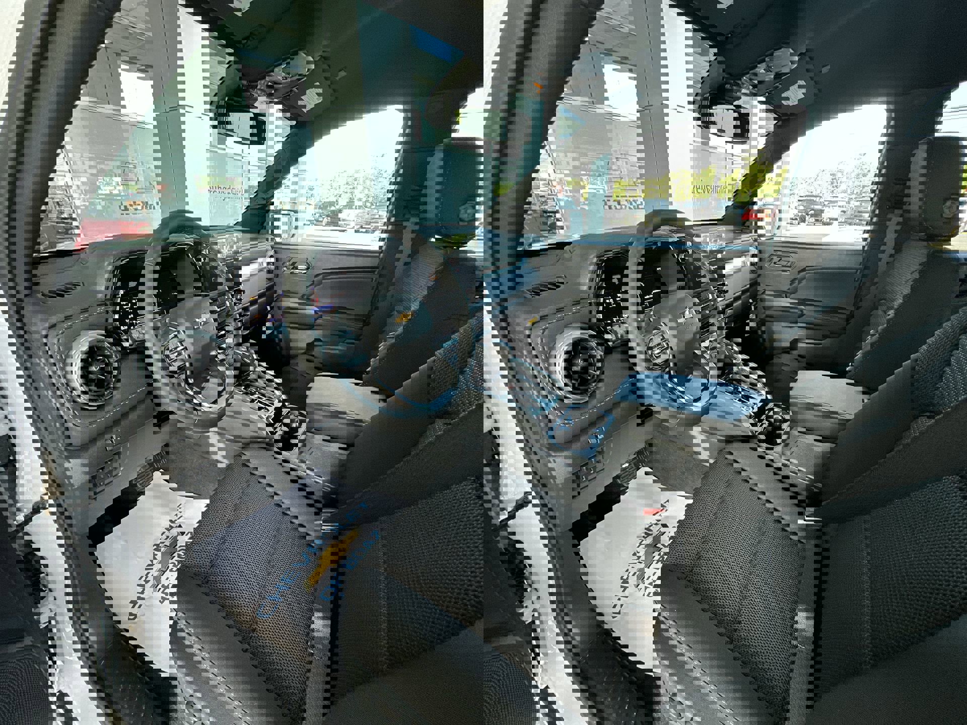 2025 Chevrolet Colorado Work Truck LT photo 9