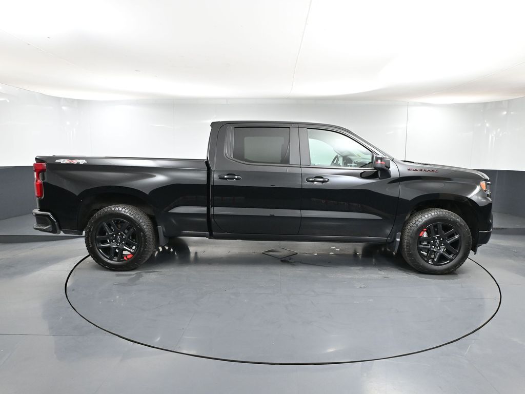2025 Chevrolet Silverado 1500 RST photo 3
