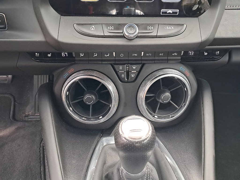 2018 Chevrolet Camaro 2LT 3LT photo 24