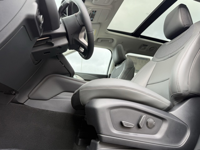 2025 Ford Explorer photo 13
