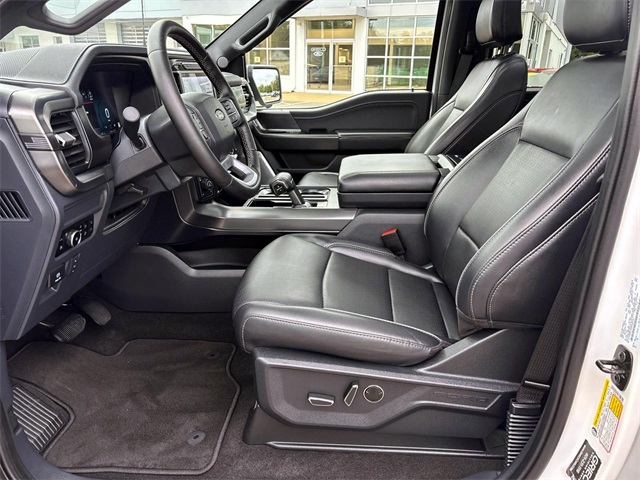 Used 2025 White Metallic Ford Lariat image 13