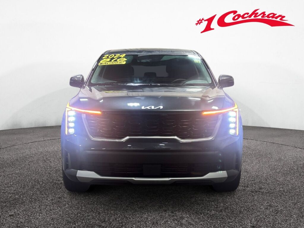 2024 Kia Sorento LX photo 2