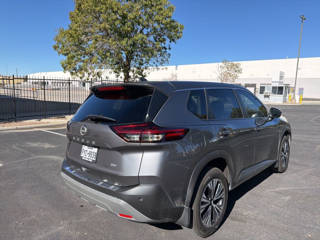 2022 Nissan Rogue SV photo 3