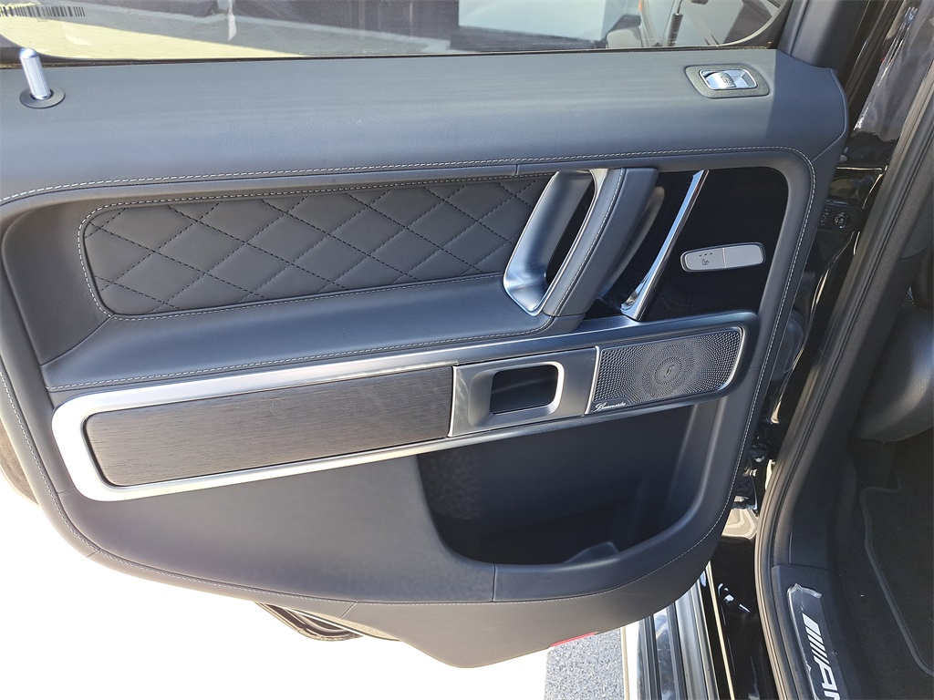 2025 Mercedes Benz G 63 AMG photo 3