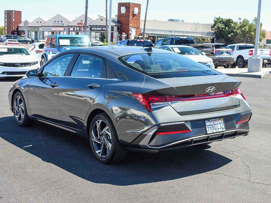 2024 Hyundai Elantra SEL photo 7