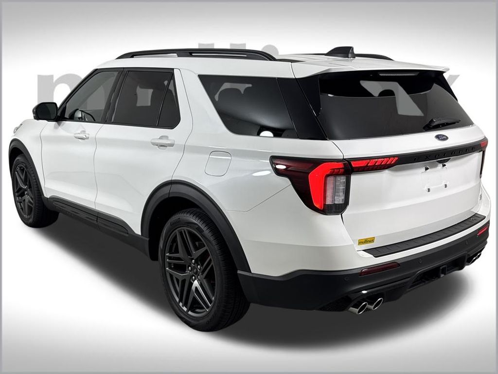 2025 Ford Explorer ST photo 2