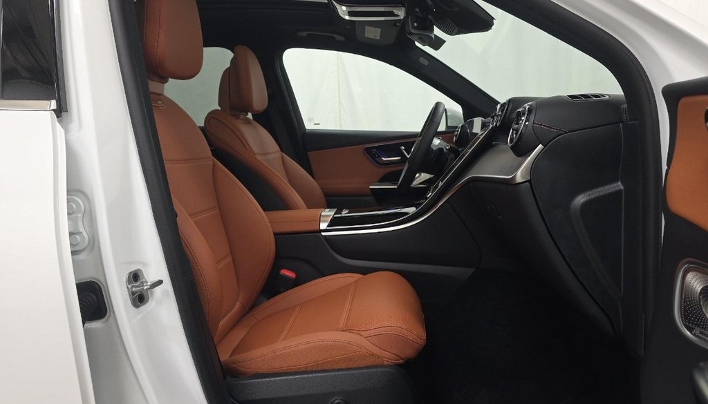 2024 Mercedes Benz GLC 300 photo 8