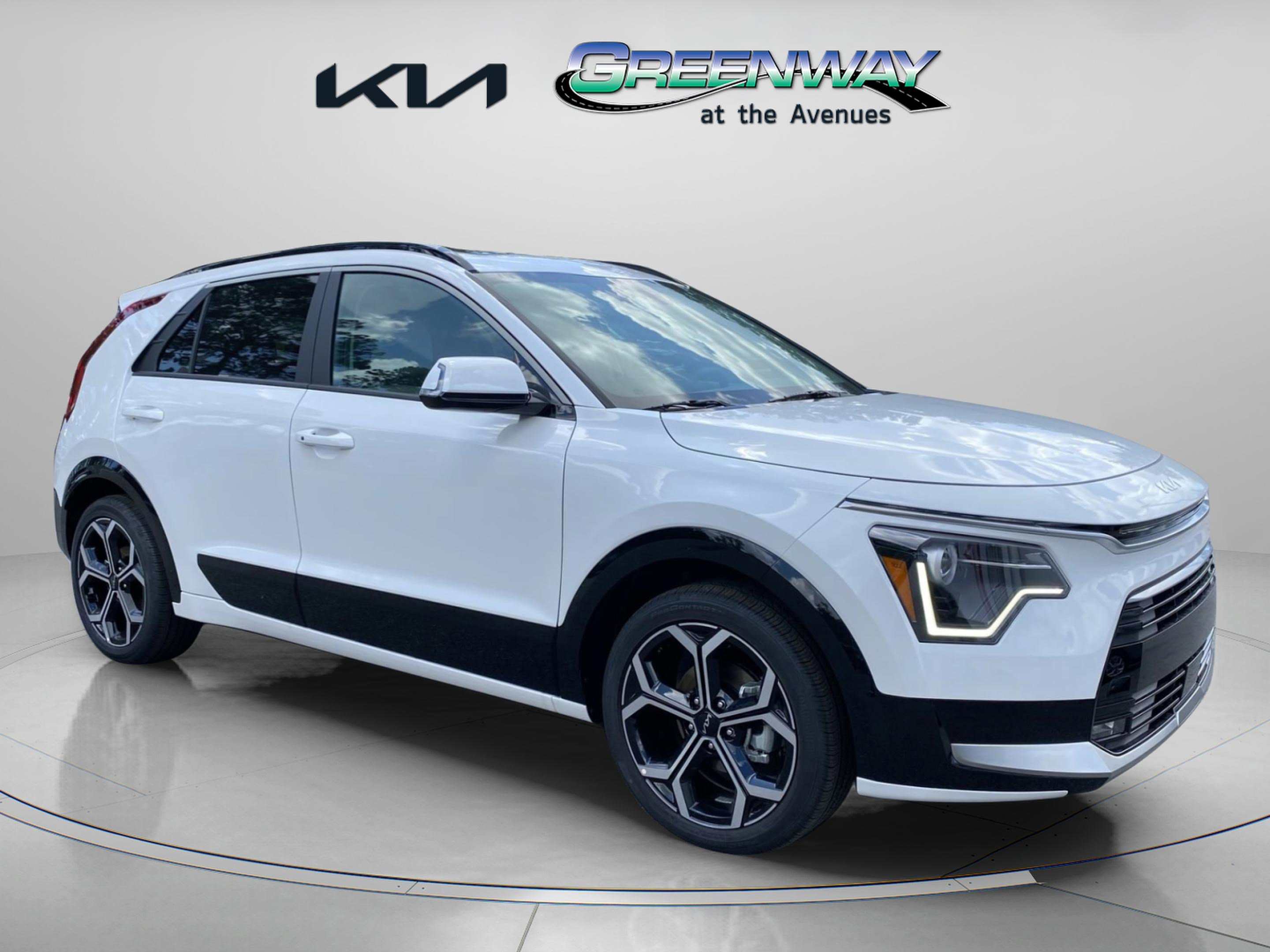 2025 Kia Niro EX Touring's photo