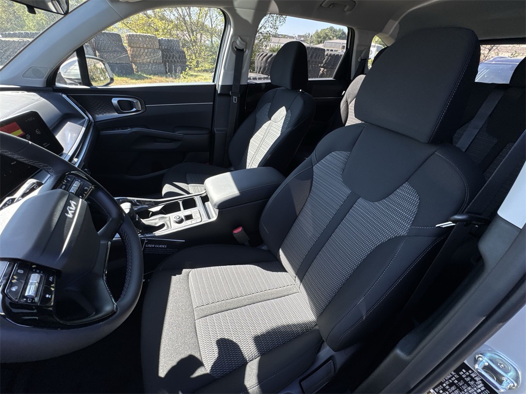 2026 Kia Sorento LX photo 3