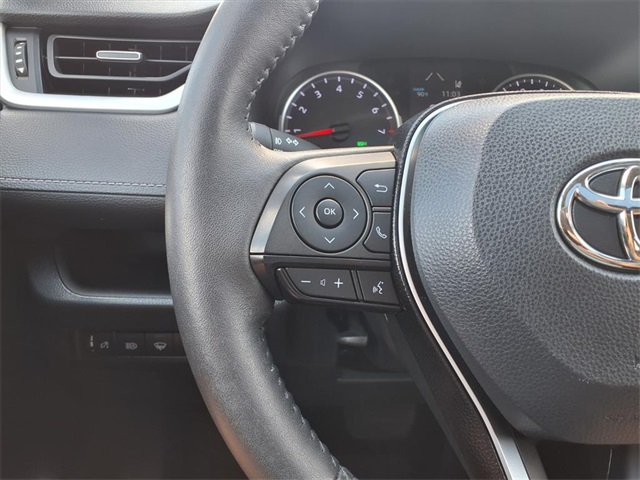 2021 Toyota RAV4 XLE Premium photo 5