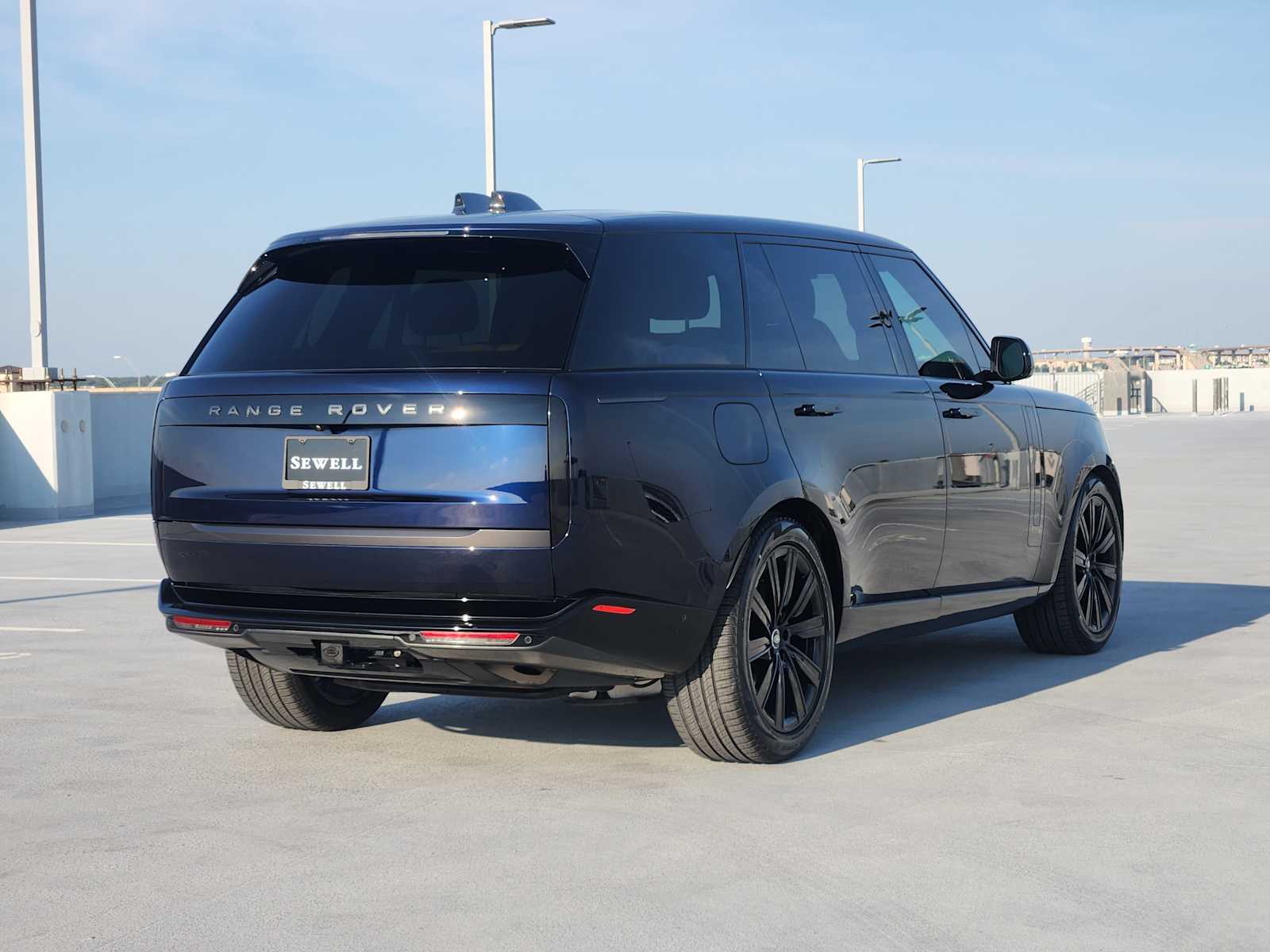 2023 Land Rover Range Rover SE photo 5