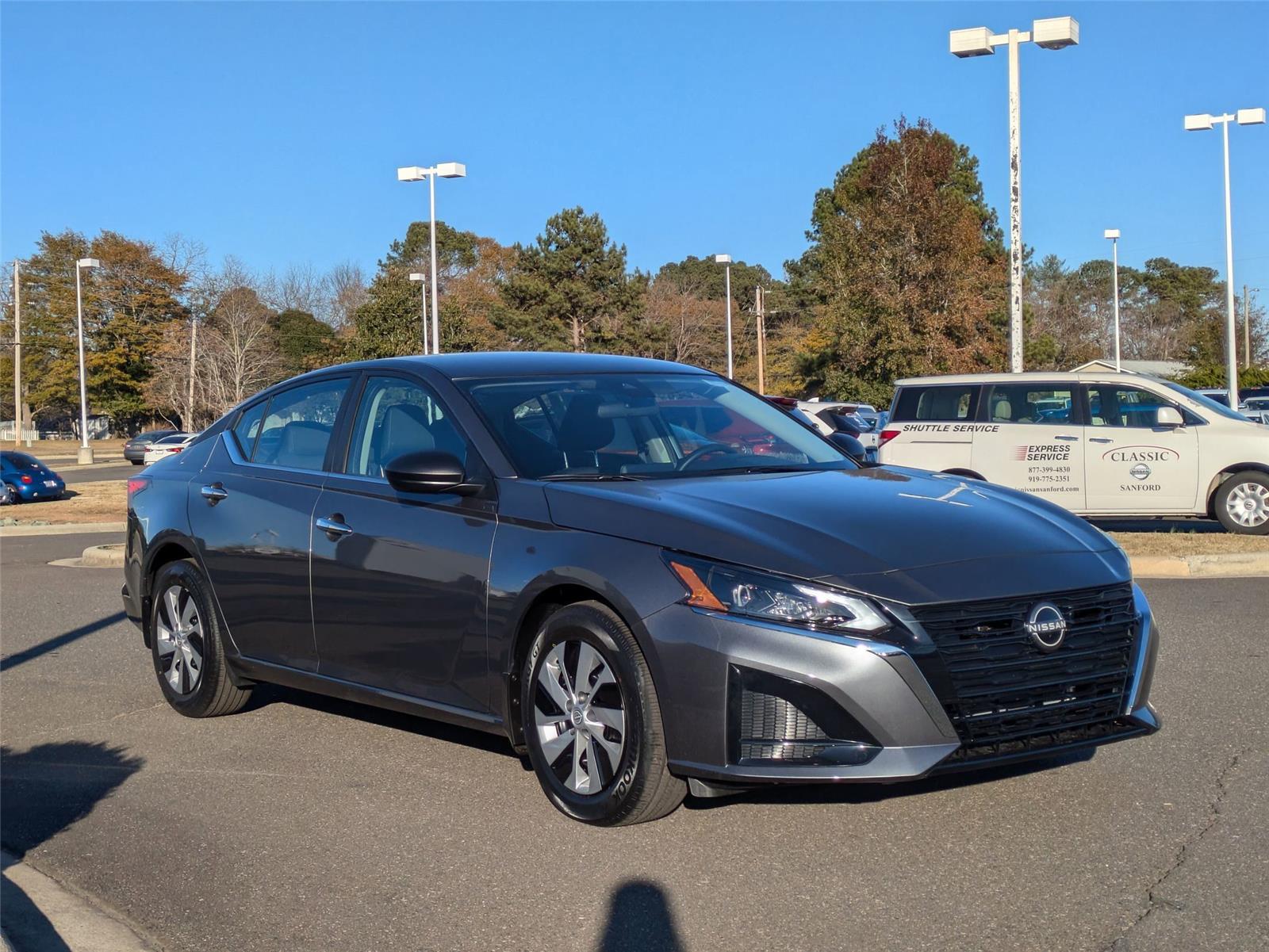 2025 Nissan Altima S photo 3