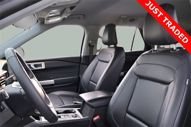 2023 Ford Explorer XLT photo 3