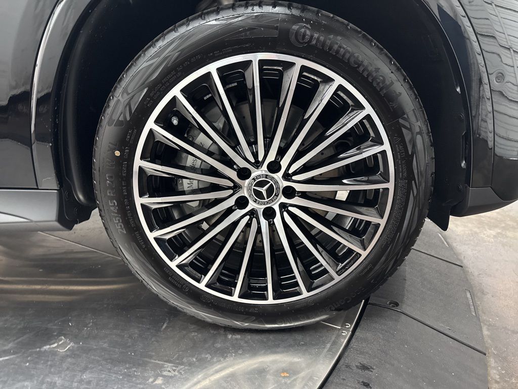 2026 Mercedes Benz GLC 300 photo 8