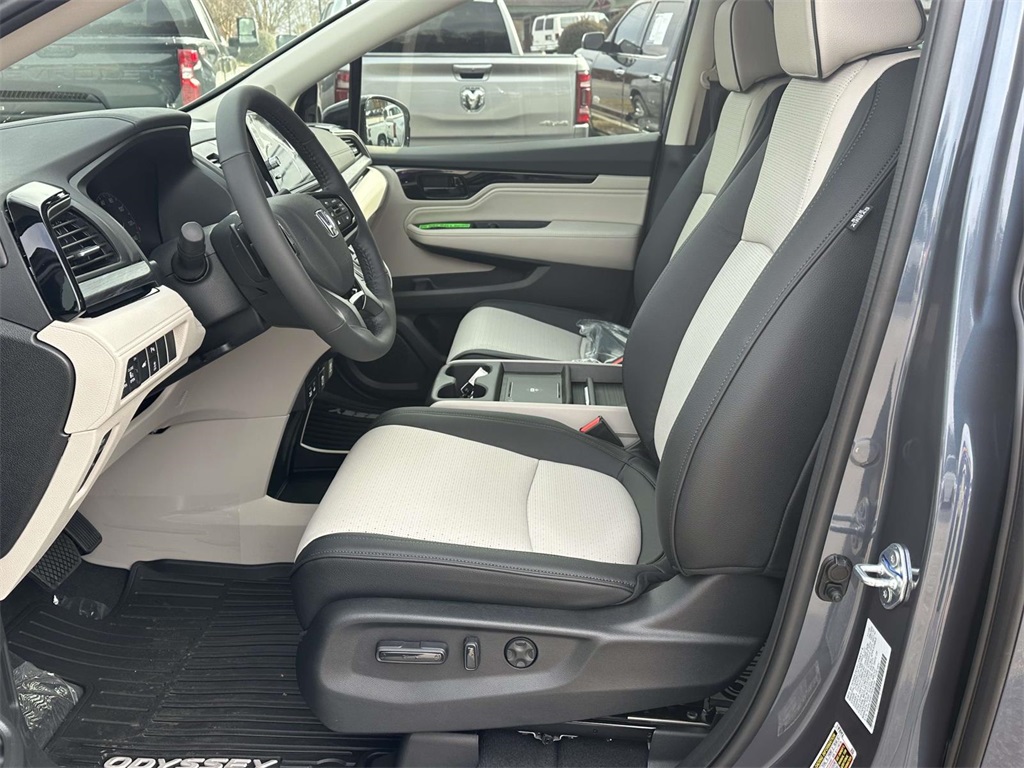 2026 Honda Odyssey Elite photo 4