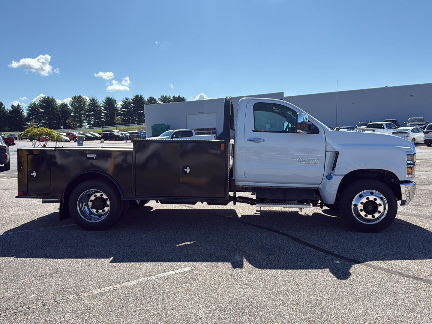 2024 Chevrolet Silverado 5500HD Work Truck photo 4