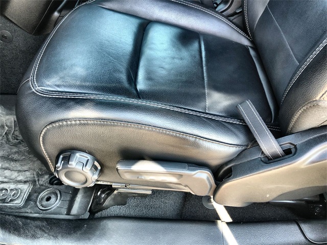 2020 Jeep Wrangler Unlimited Sahara photo 3