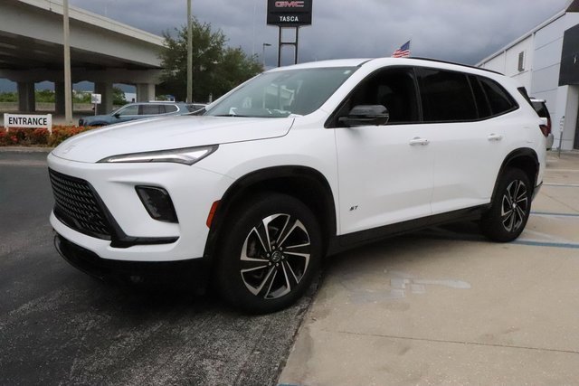 2025 Buick Enclave Sport Touring photo 3