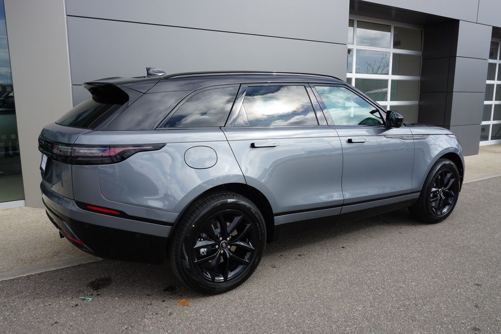 2026 Land Rover Range Rover Velar SE photo 4