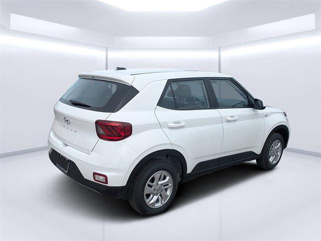 2026 Hyundai Venue SE photo 3
