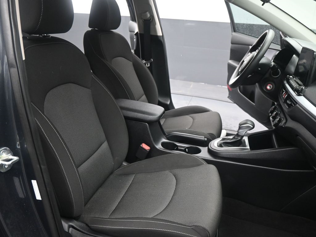 2024 Kia Forte LXS photo 3