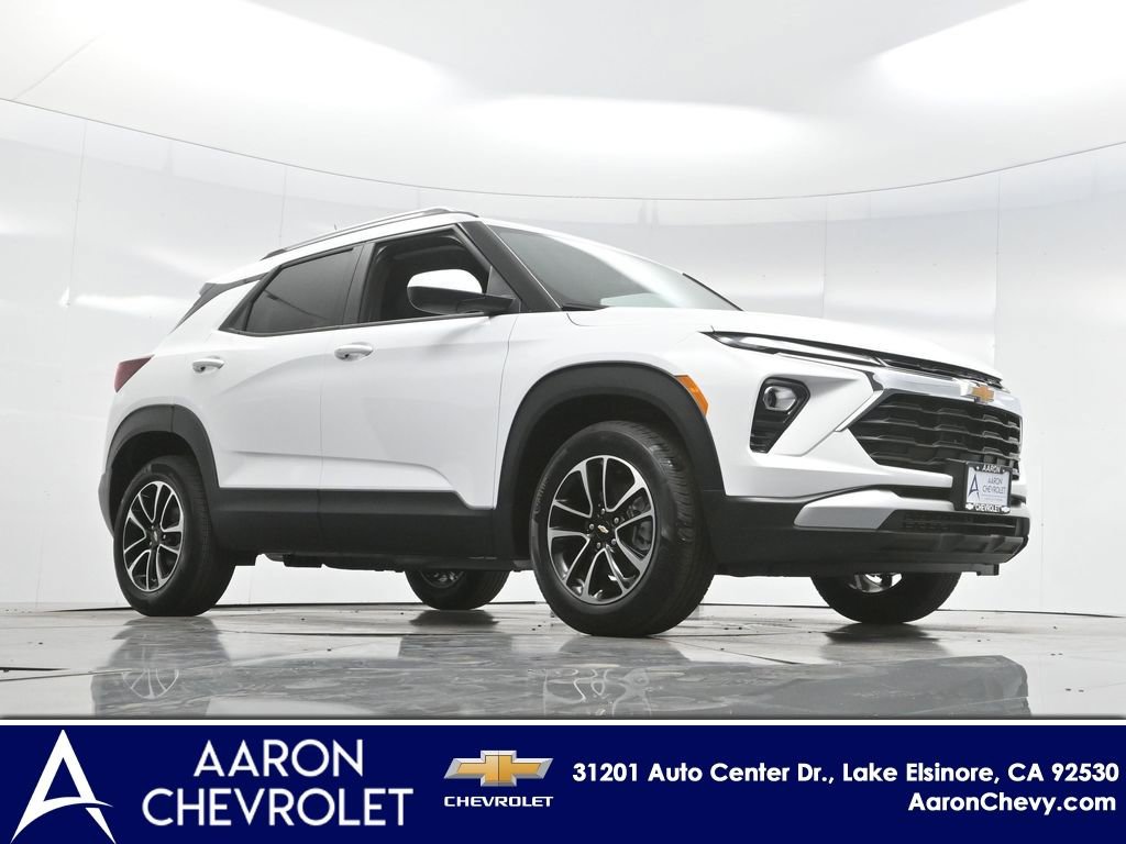 2025 Chevrolet Trailblazer LT photo 2