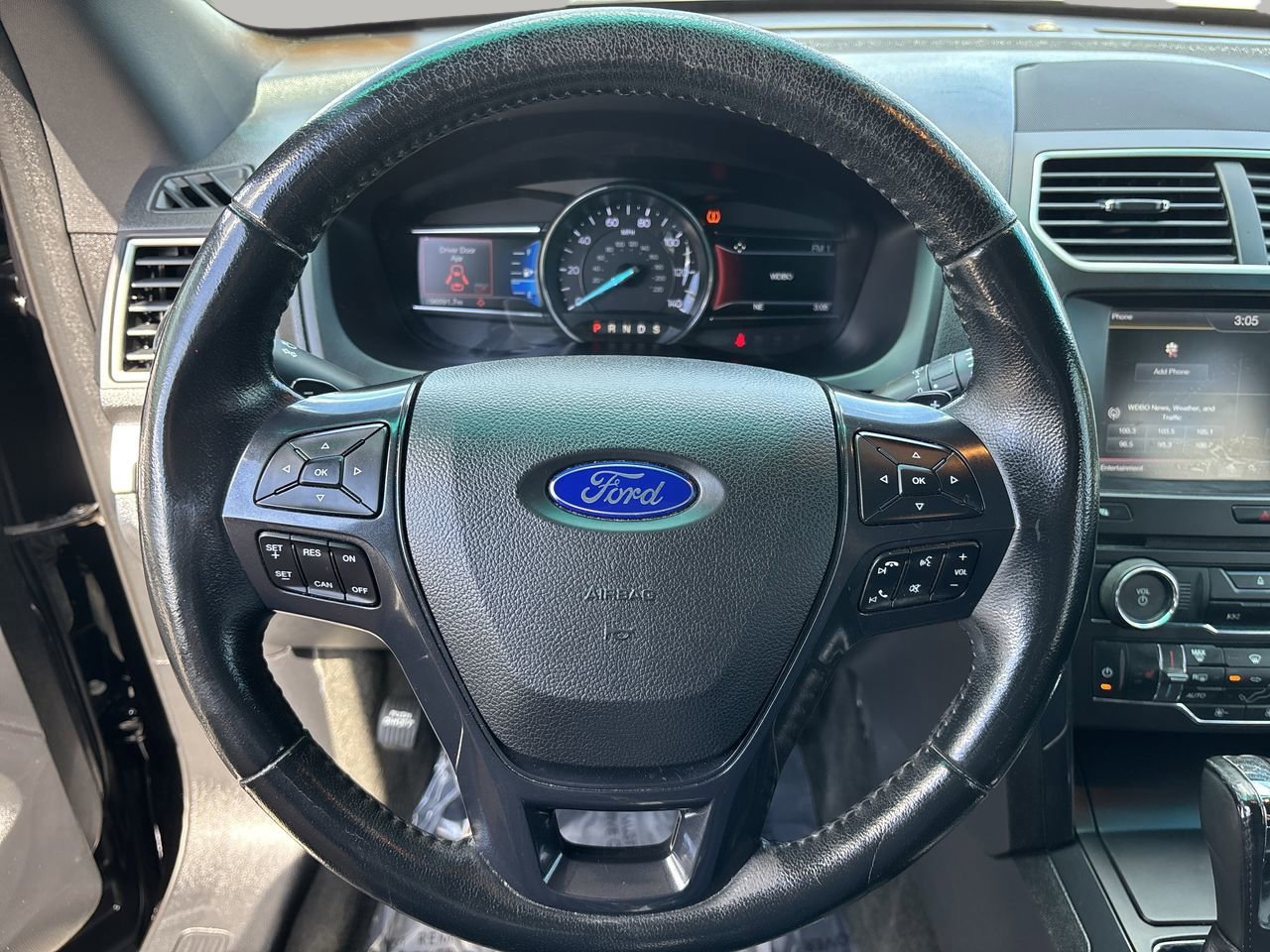 2016 Ford Explorer XLT photo 29