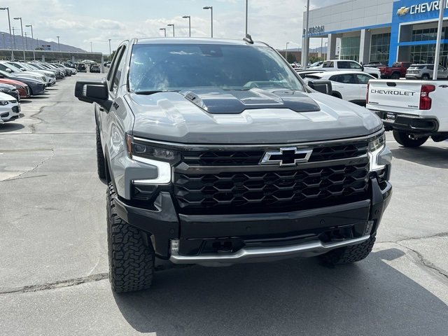 2025 Chevrolet Silverado 1500 ZR2 photo 2