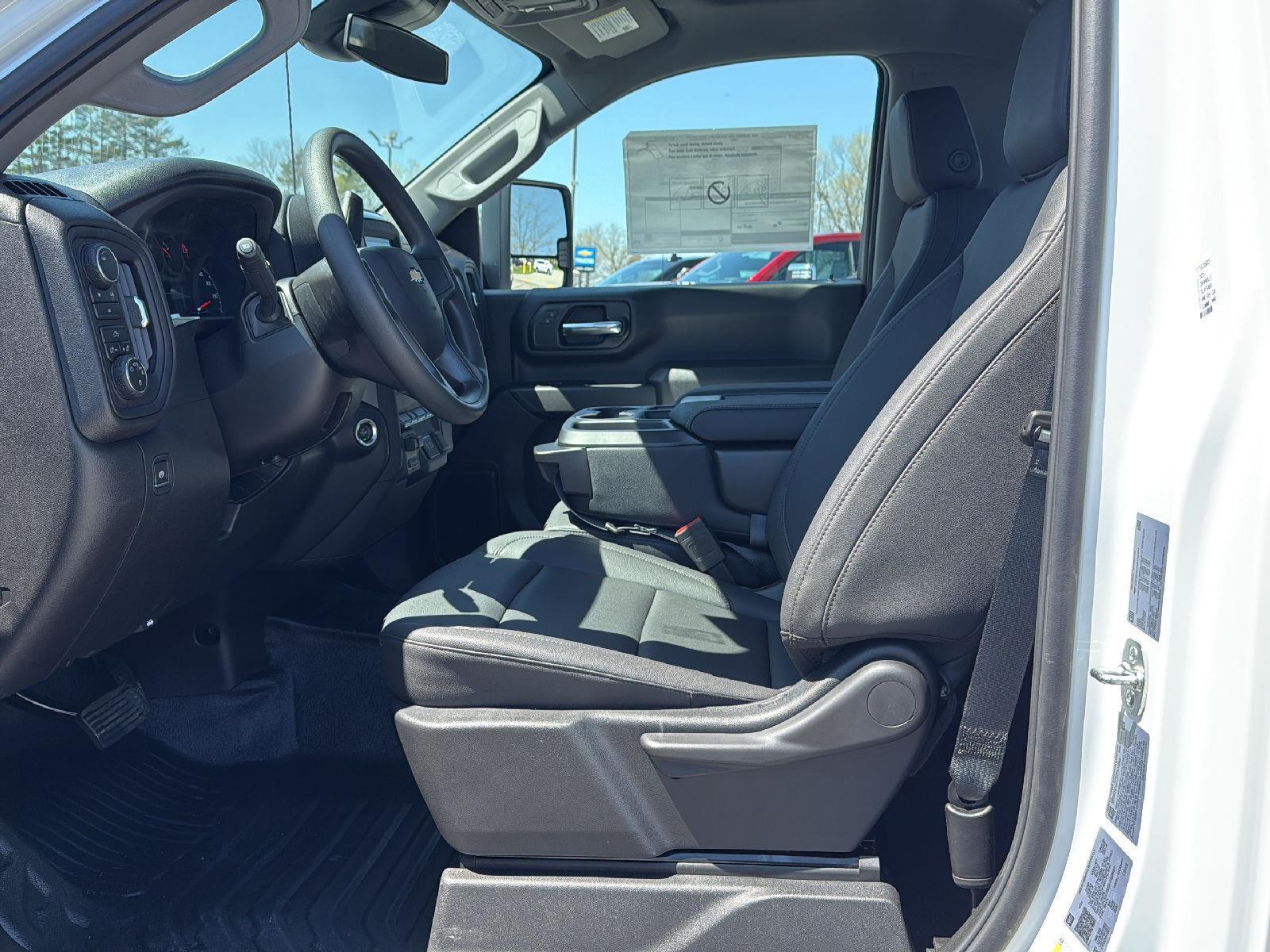 2025 Chevrolet Silverado 3500HD photo 7