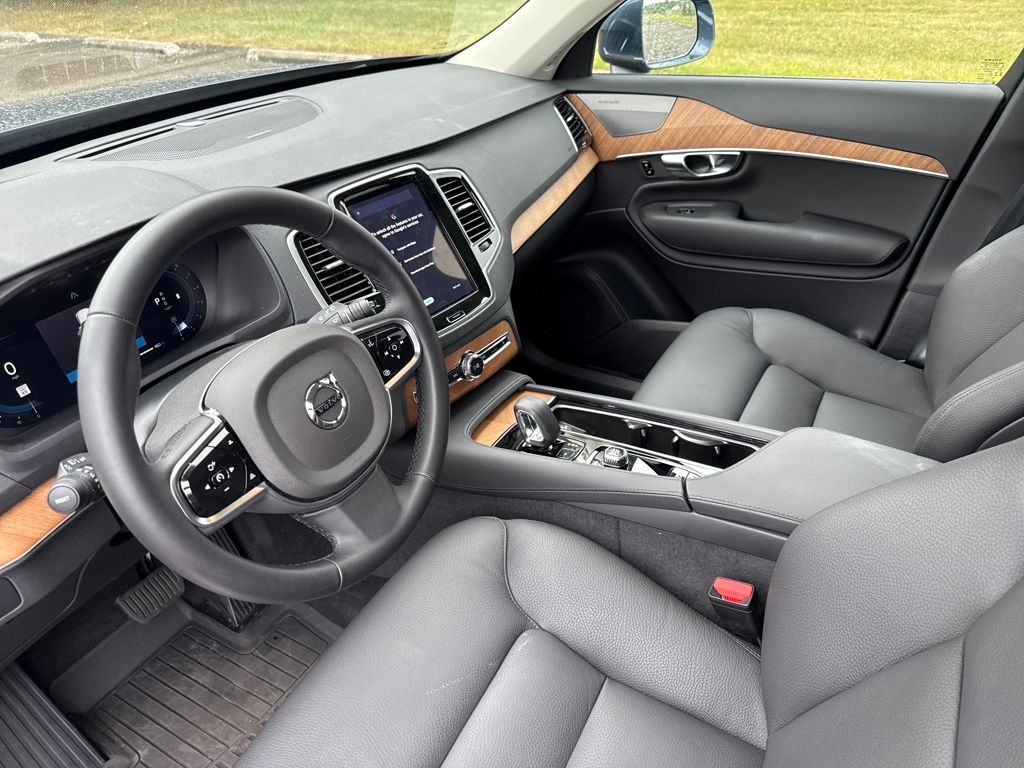 2025 Volvo XC90 Plus photo 11