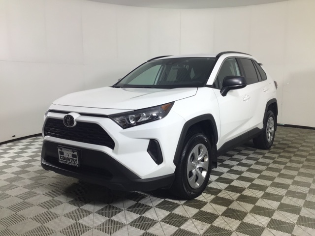 2021 Toyota RAV4 LE photo 2