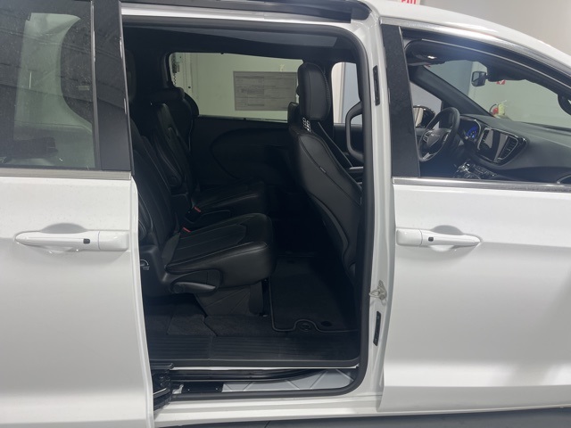 2025 Chrysler Voyager LX photo 26