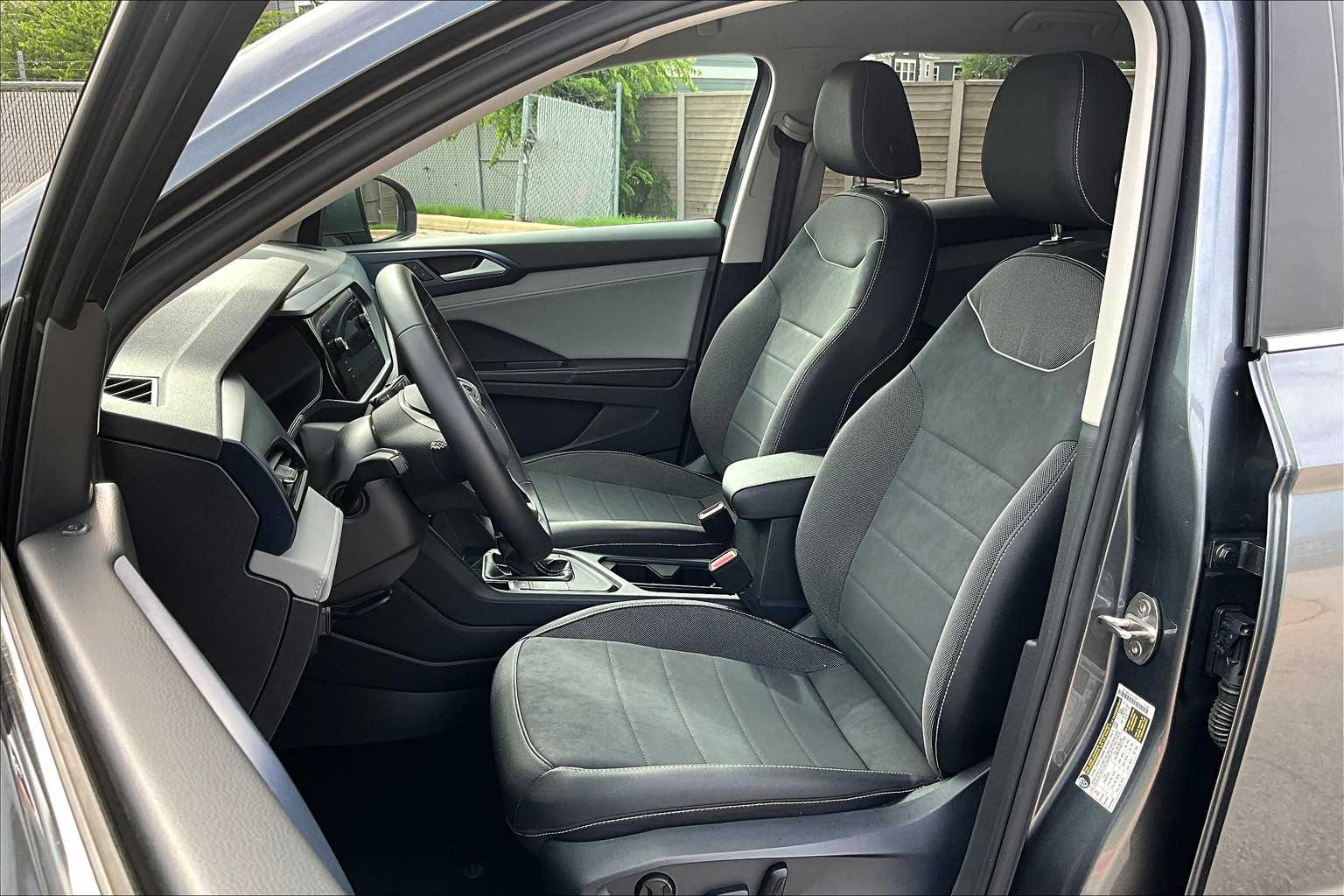 2024 Volkswagen Taos SE photo 7